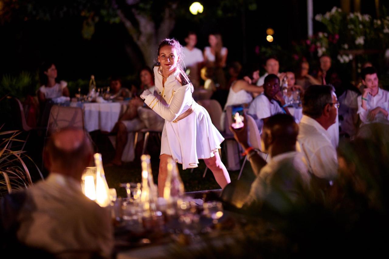 Hotel Club Le Plein Sud Vacances Bleues Йер Экстерьер фото